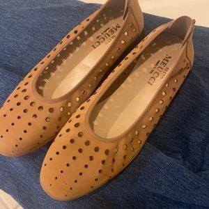 Sesto Meucci tan flats with detailing